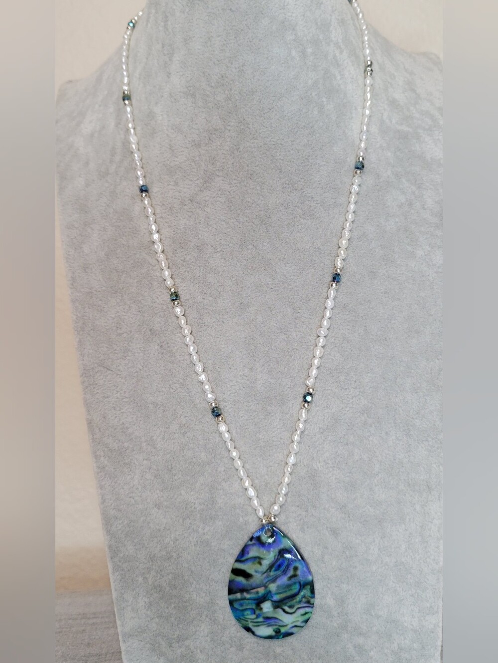 Stunning Brand New Abalone Shell Teardrop Pendant Freshwater Rice Pearl Necklace